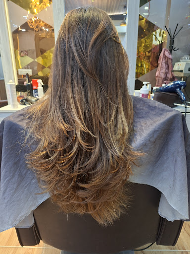Layered cut with highlights
