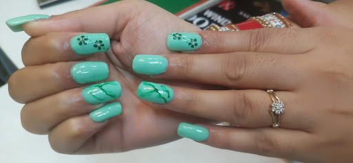 Mint gel with floral and marble accents