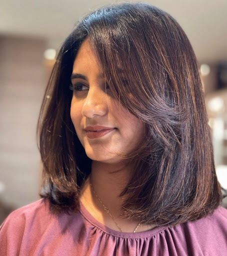 Women's haircut at Rewind Looks